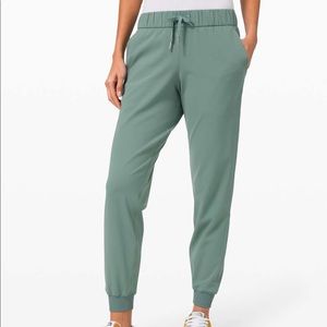 On the fly jogger’s lululemon